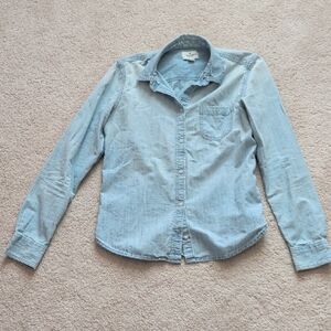 American Eagle Button Down Chambray Shirt Size M